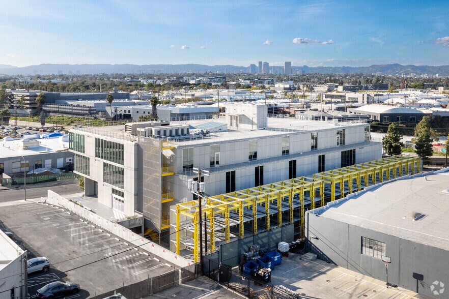 5950 W Jefferson Blvd, Los Angeles, CA for lease - Building Photo - Image 3 of 16