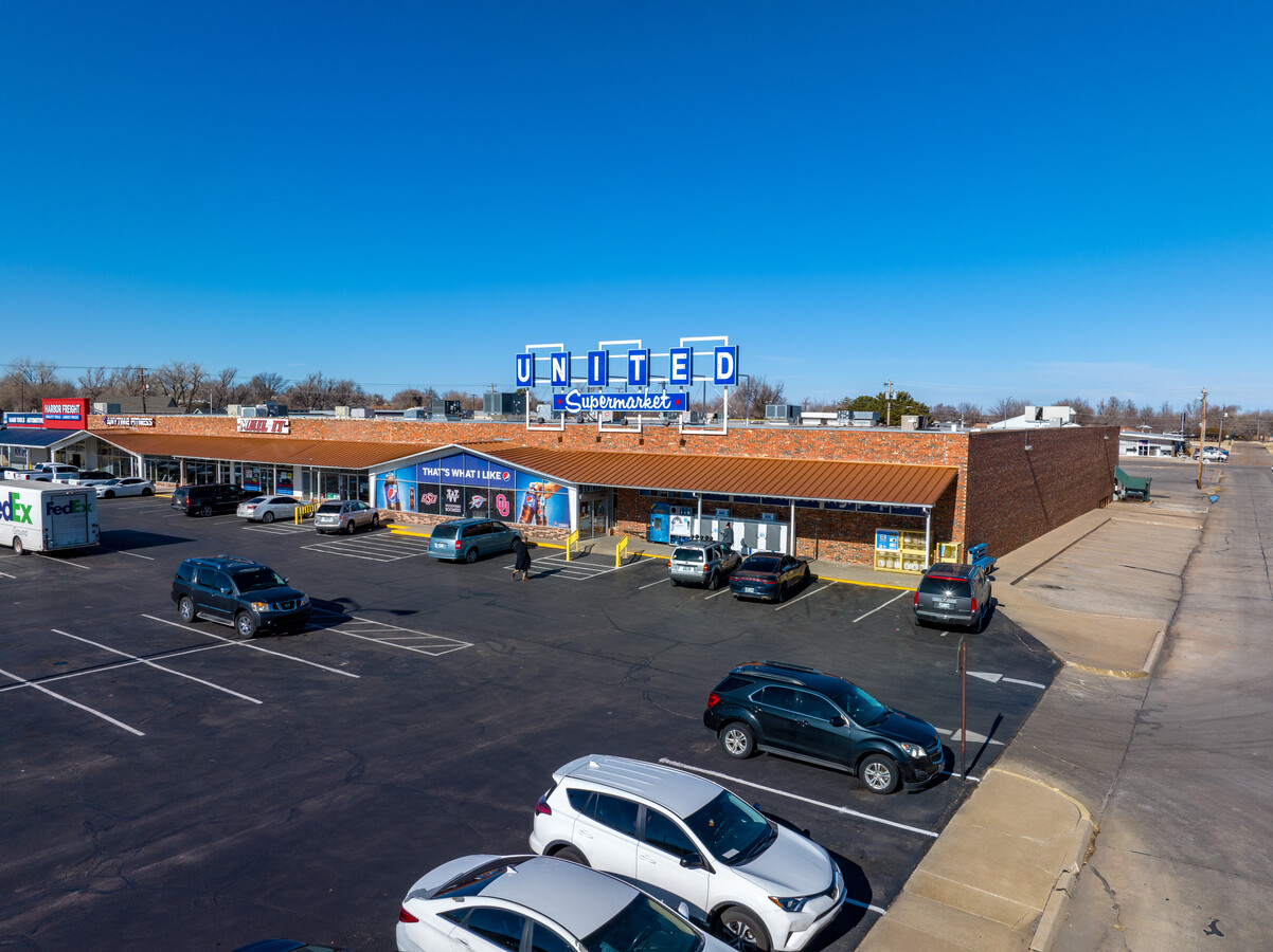 Westgate Center, Woodward, OK 73801 - Grocery Anchored Center- Strong ...