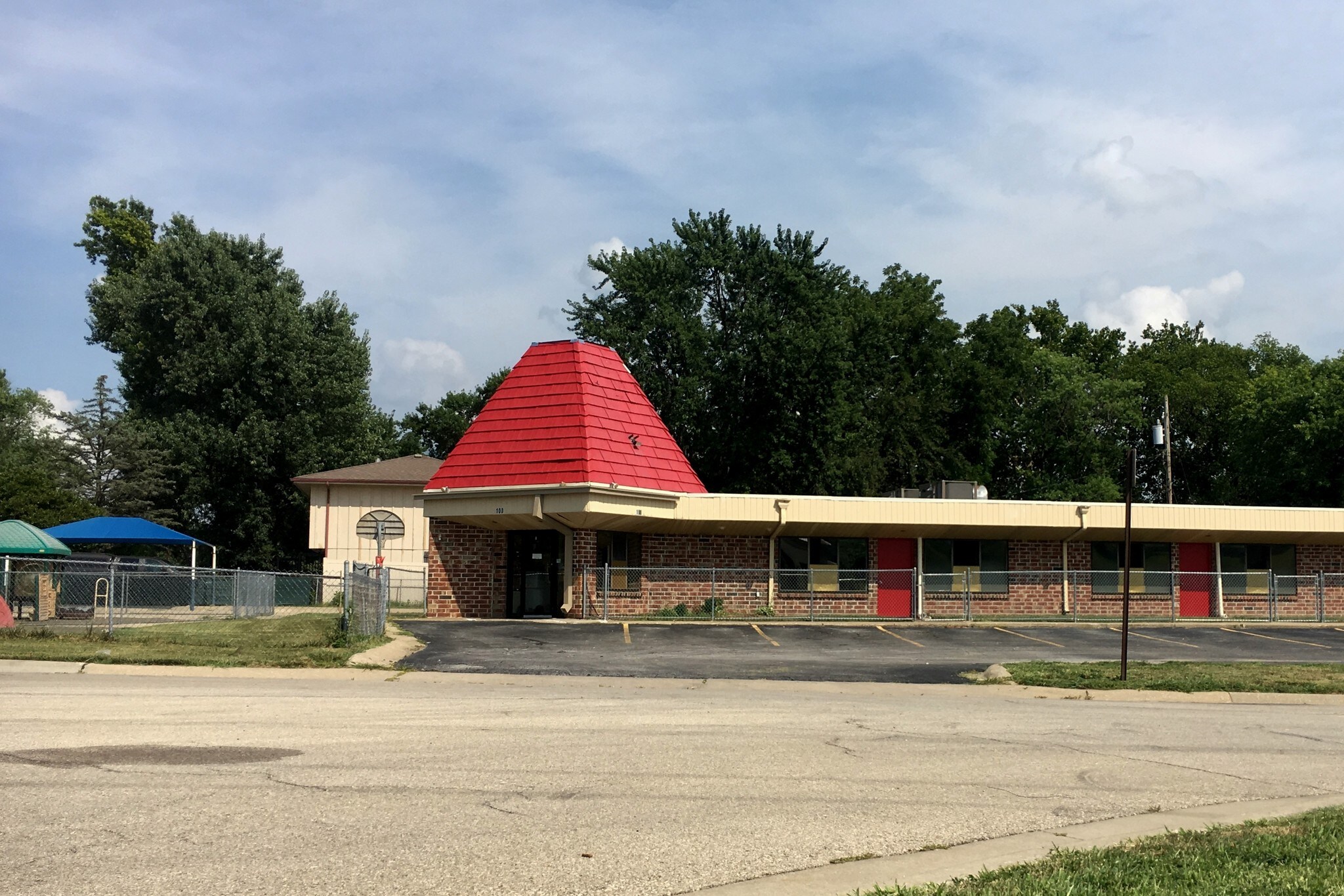 100 E Mary St, Lansing, KS for sale Primary Photo- Image 1 of 1