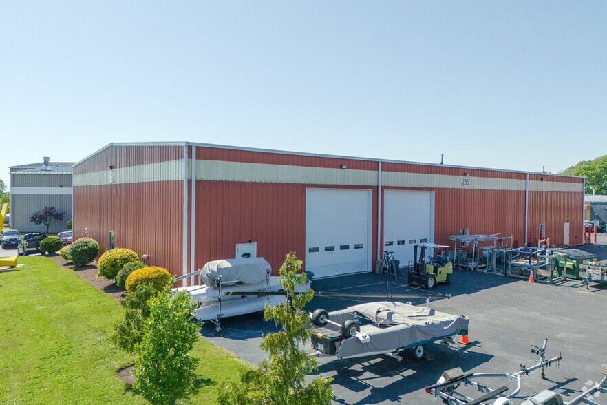 255 Franklin St, Bristol, RI for lease - Building Photo - Image 3 of 6