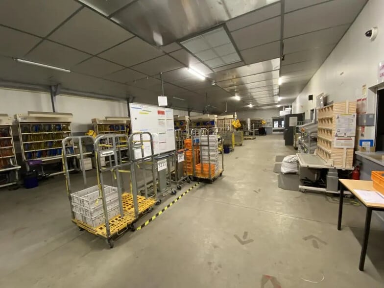 Flex in Lille for lease - Interior Photo - Image 3 of 11