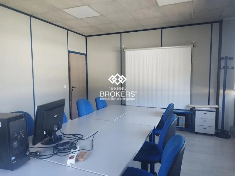 Office in Cluses for lease - Interior Photo - Image 3 of 3