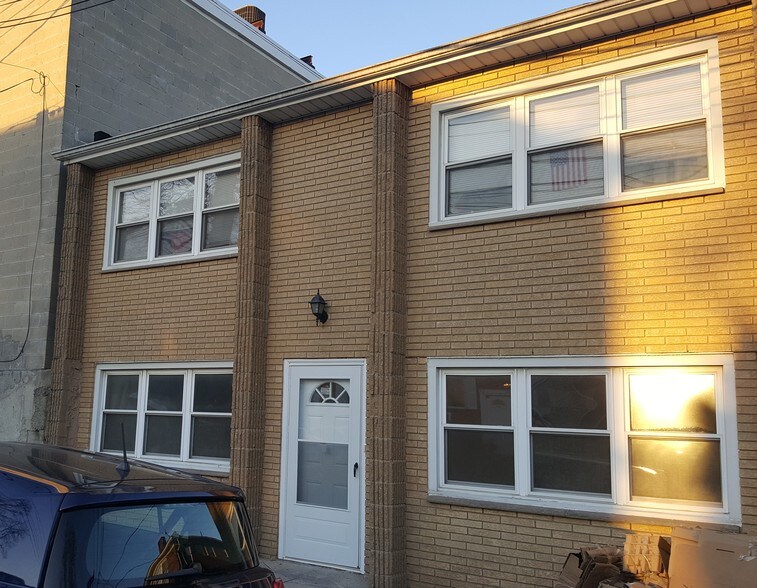 17 Mallory Ave, Staten Island, NY for sale - Primary Photo - Image 1 of 1