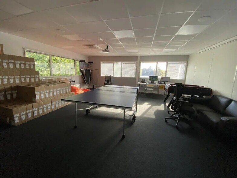 Office in Saint-Grégoire for lease - Interior Photo - Image 3 of 10