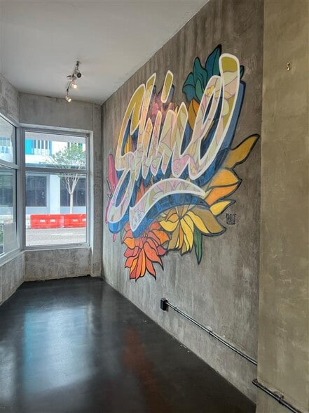 2001 Tyler St, Hollywood, FL for lease - Building Photo - Image 3 of 7