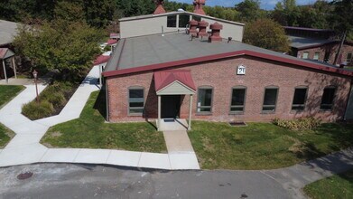 21 Ensign Dr, Avon, CT for lease Building Photo- Image 1 of 8