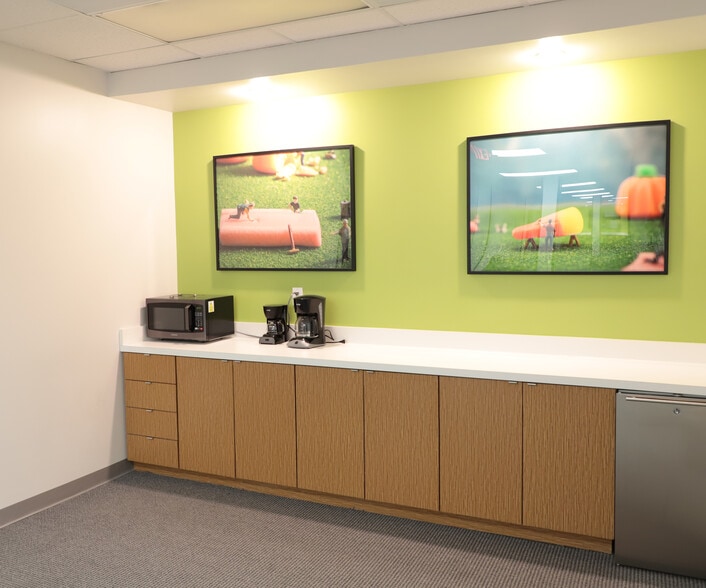 1300 Bay Area Blvd, Houston, TX for lease - Interior Photo - Image 1 of 6