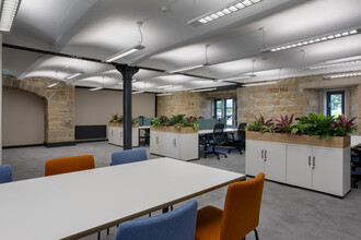 1 Canal Wharf, Leeds for lease Interior Photo- Image 2 of 12