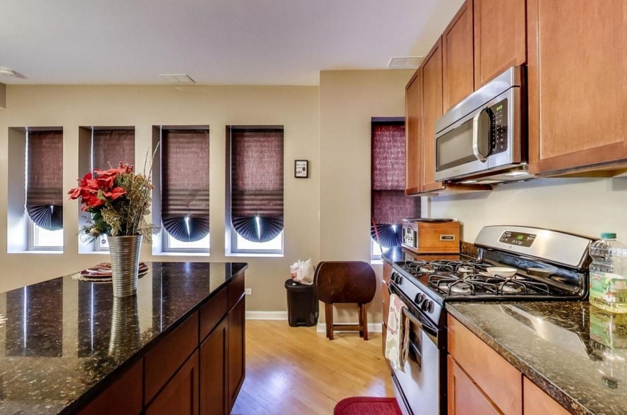 6700 S Clyde Ave, Chicago, IL for sale - Interior Photo - Image 2 of 5