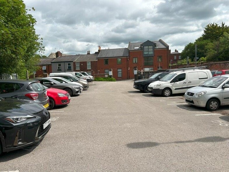 15-17 East Cliff, Preston for sale - Building Photo - Image 3 of 4