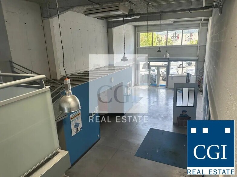 Retail in SAINT-MARTIN-D'HERES for lease - Interior Photo - Image 3 of 10