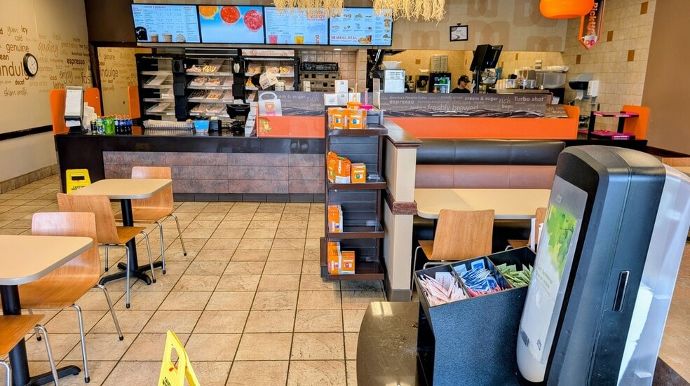 224 Post Rd, Westerly, RI for lease - Building Photo - Image 2 of 6