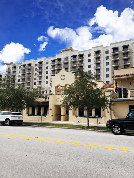4555 Ponce De Leon Blvd, Coral Gables, FL for lease - Building Photo - Image 2 of 2