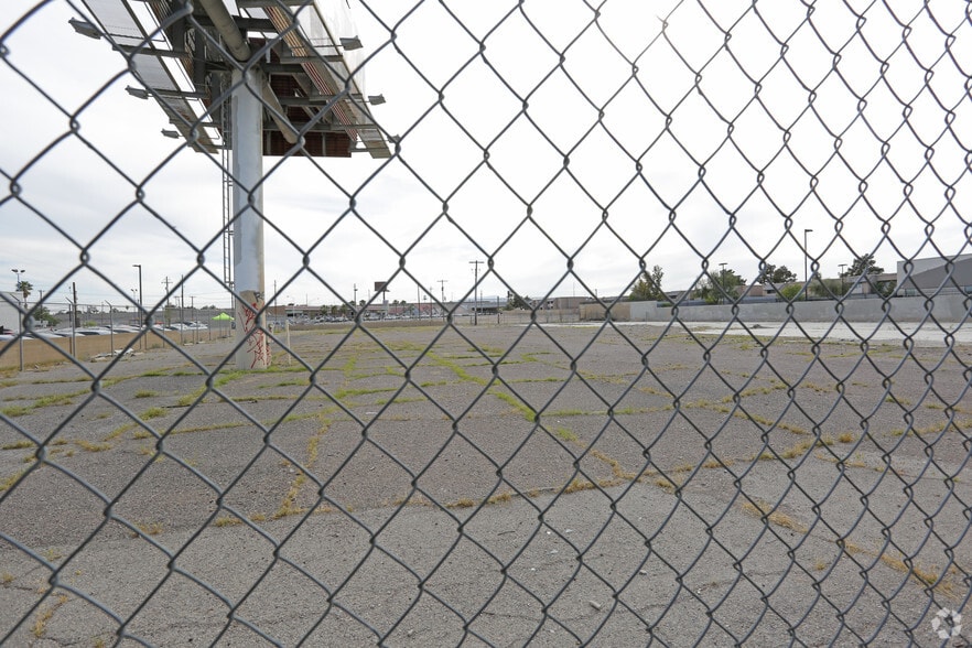 4100 Boulder Hwy, Las Vegas, NV for sale - Building Photo - Image 2 of 4