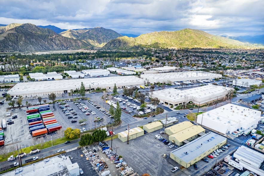 975-985 W 8th St, Azusa, CA for lease - Building Photo - Image 1 of 3