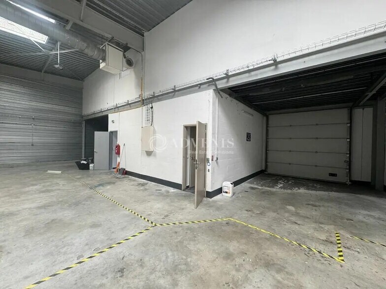 Flex in Villetaneuse for lease - Interior Photo - Image 3 of 8