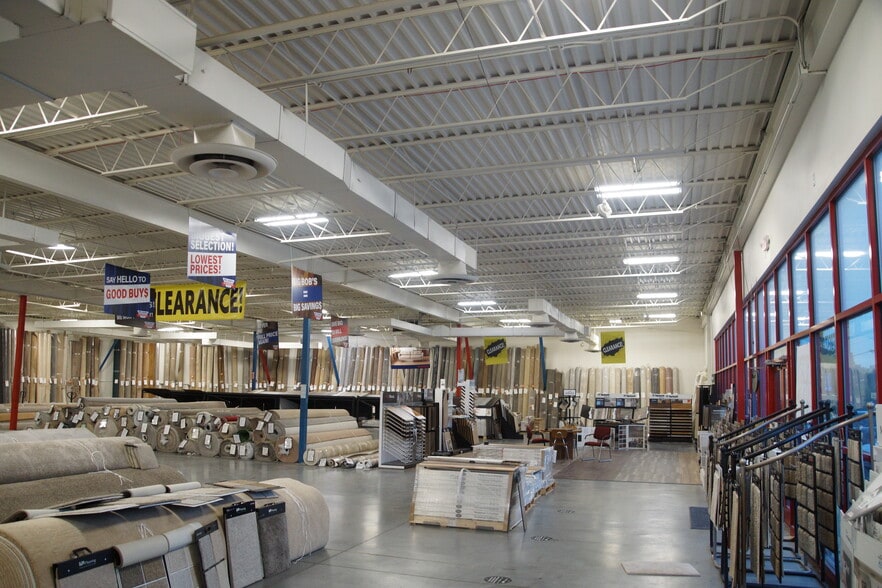 6960 Colerain Ave, Cincinnati, OH for sale - Interior Photo - Image 3 of 6