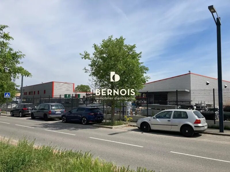Flex in Brignoles for lease Building Photo- Image 1 of 13