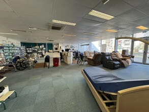 Retail in Argenteuil for lease Interior Photo- Image 2 of 14