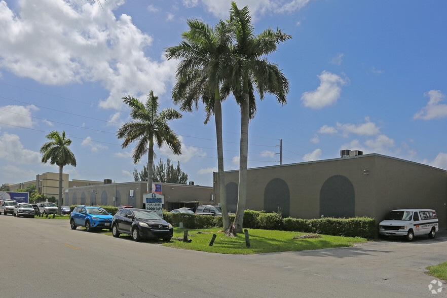 6900-6930 NW 46th St, Miami, FL for lease - Primary Photo - Image 1 of 18