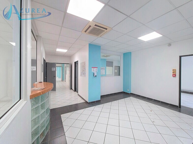 Retail in Nice for sale - Interior Photo - Image 3 of 11