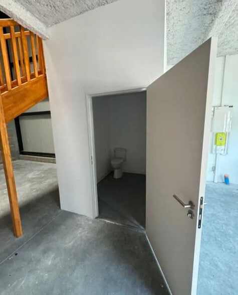 Flex in Le Haillan for lease - Interior Photo - Image 3 of 3