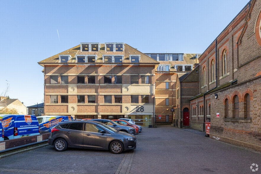 28 Clarendon Rd, Watford for lease - Building Photo - Image 2 of 5