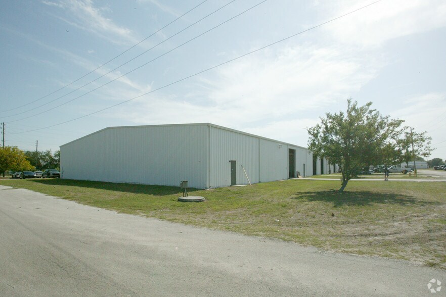 5200-5220 126th Ave N, Clearwater, FL for lease - Building Photo - Image 3 of 7