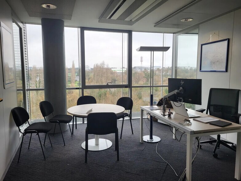 1 Rue Françoise Sagan, Saint-Herblain for lease - Interior Photo - Image 2 of 11