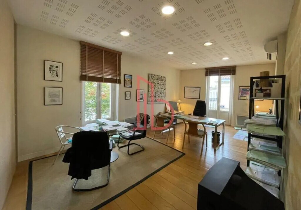 Vente Bureaux 146 m² - Photo 1