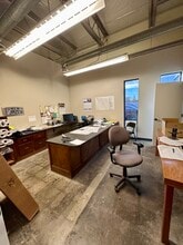 5967 Merle Hay Rd, Johnston, IA for lease Interior Photo- Image 1 of 3