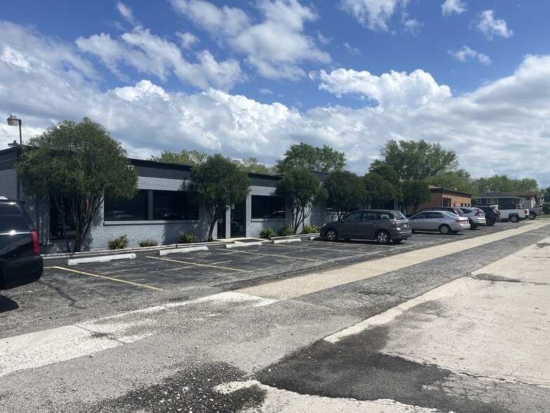 707-717 N Iowa Ave, Villa Park, IL for sale - Building Photo - Image 3 of 44