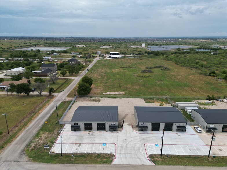 2036 Seaborn Rd, Ponder, TX for lease - Building Photo - Image 3 of 7