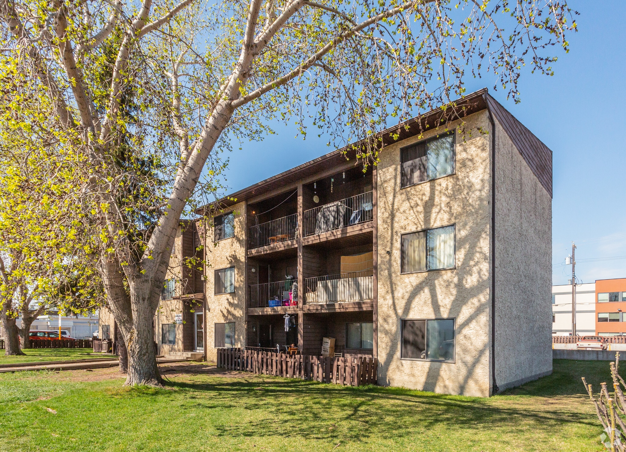 11708 81st St NW, Edmonton, AB for sale Primary Photo- Image 1 of 1