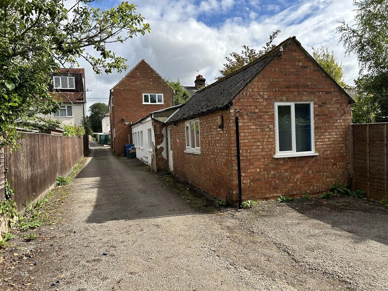 51 Poppy Rd, Princes Risborough for sale - Building Photo - Image 2 of 3