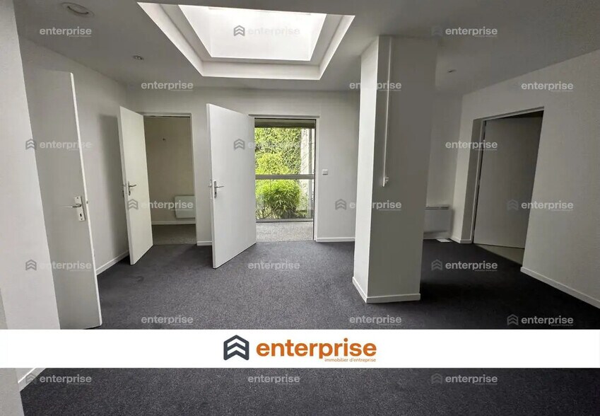 Office in Amiens for lease - Building Photo - Image 1 of 4