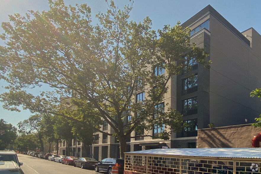 834 Pacific St, Brooklyn, NY for lease - Primary Photo - Image 1 of 2