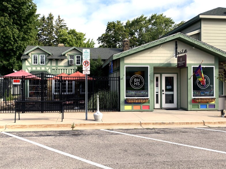 18 E Center St, Douglas, MI 49406