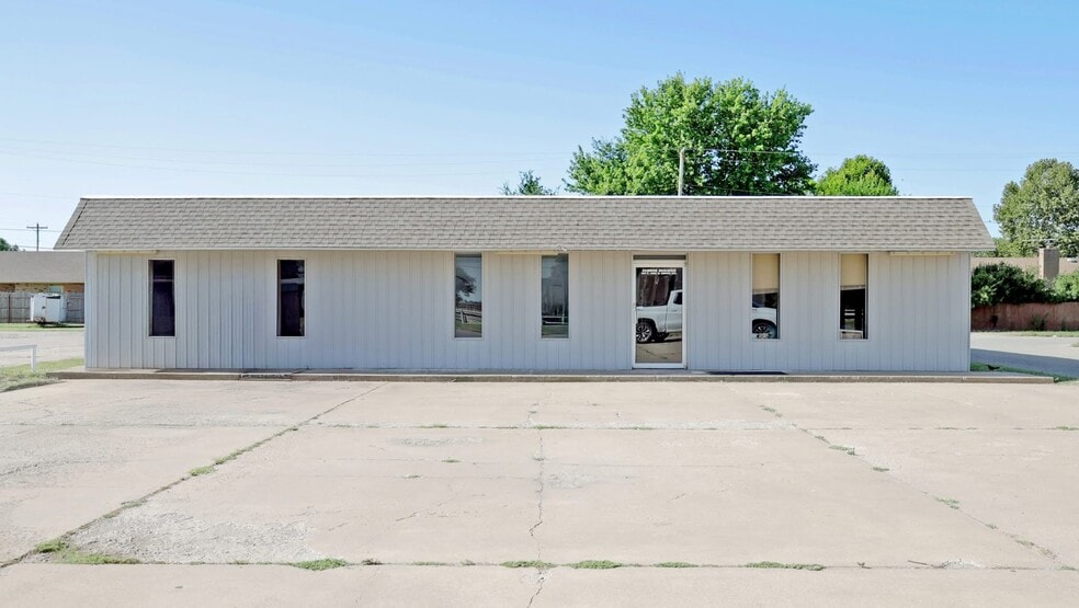 400 E Jack Choate Ave, Hennessey, OK for lease - Building Photo - Image 1 of 1