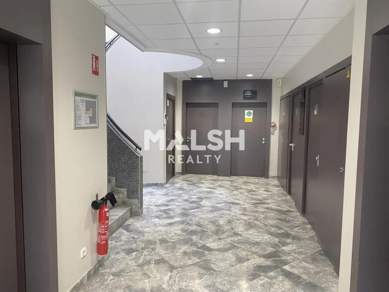 Office in Bron for lease - Lobby - Image 3 of 14