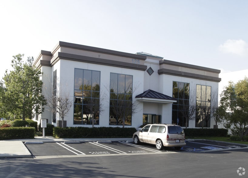 125 Chaparral Ct, Anaheim, CA for lease - Building Photo - Image 1 of 3