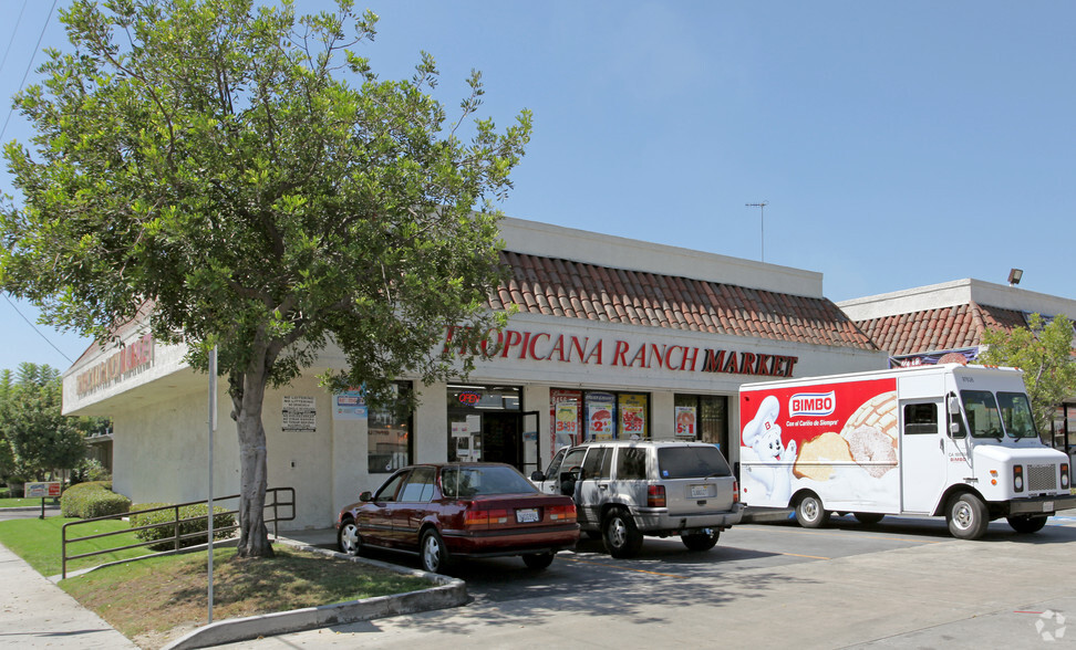 8428-8456 Alondra Blvd, Paramount, CA for lease - Building Photo - Image 3 of 4