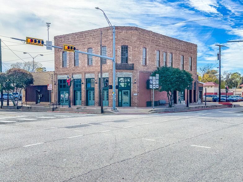 100 W Corsicana St, Athens, TX for lease - Building Photo - Image 1 of 48