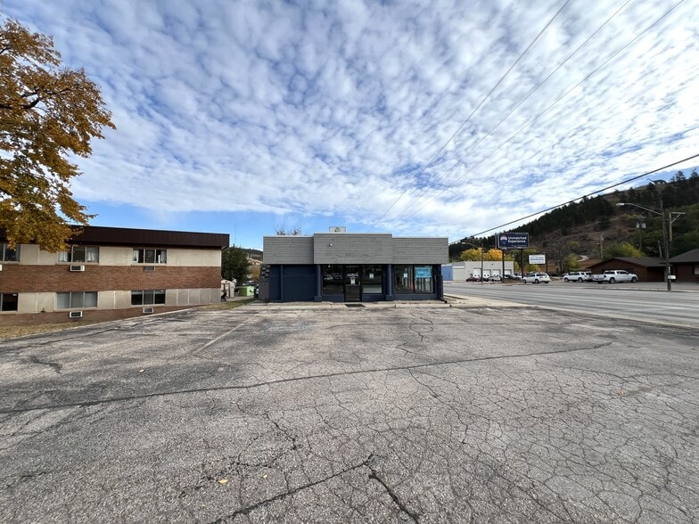 907 Jackson Blvd, Rapid City, SD for sale - Building Photo - Image 2 of 14
