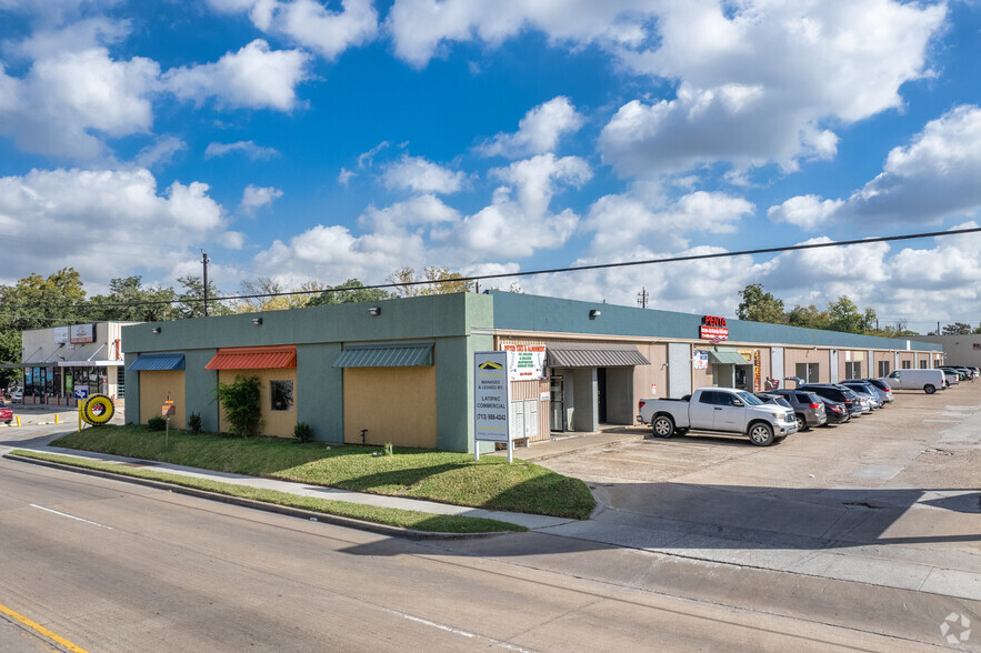 6134 Airline Dr, Houston, TX for lease - Building Photo - Image 1 of 8