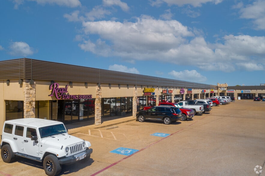 344 SW Wilshire Blvd, Burleson, TX for lease - Building Photo - Image 3 of 4