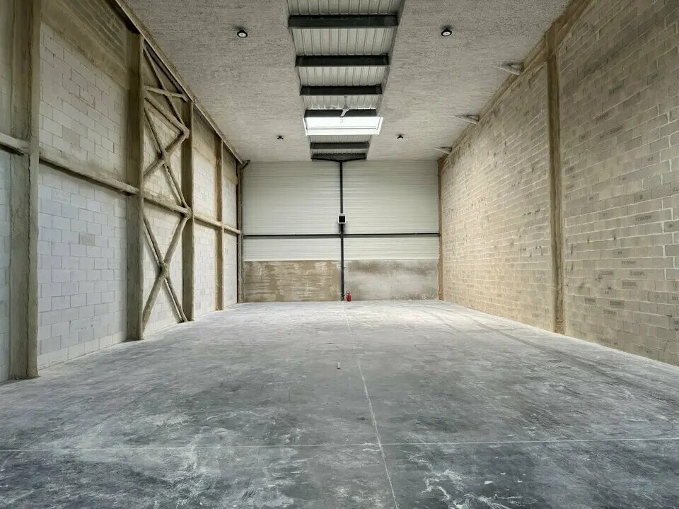 Flex in Le Mesnil-Amelot for lease Interior Photo- Image 1 of 2