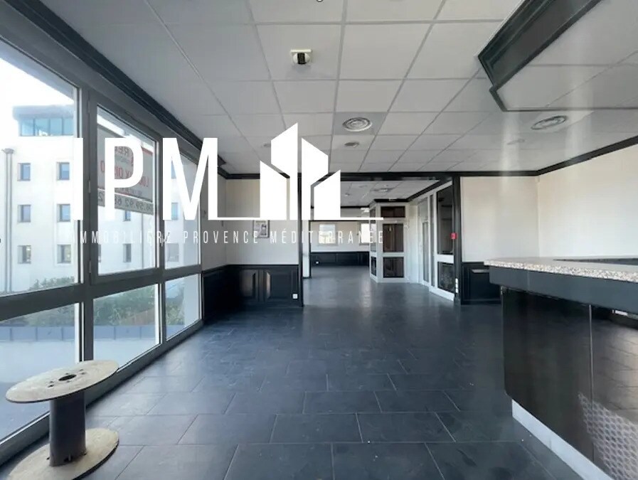 Location Commerce 480 m² - Photo 1