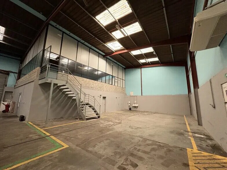 Flex in Blanquefort for lease - Building Photo - Image 2 of 9