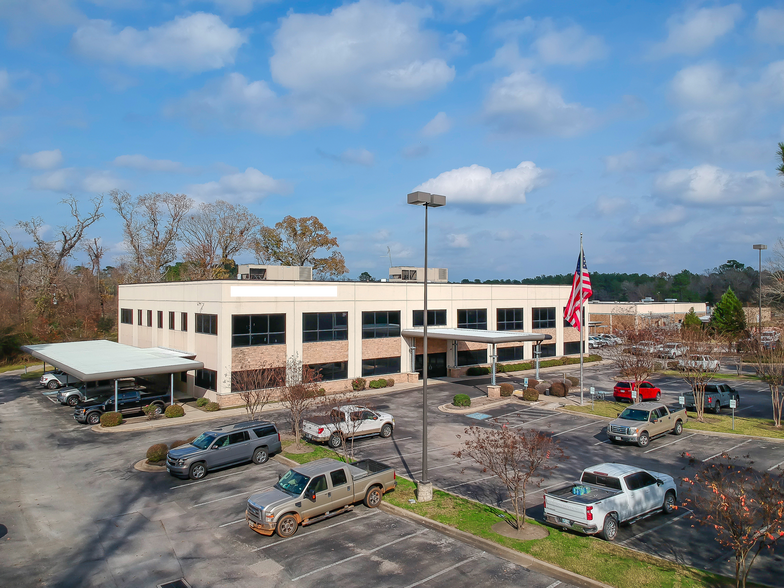 10586 Highway 75 N, Willis, TX for sale - Building Photo - Image 1 of 1